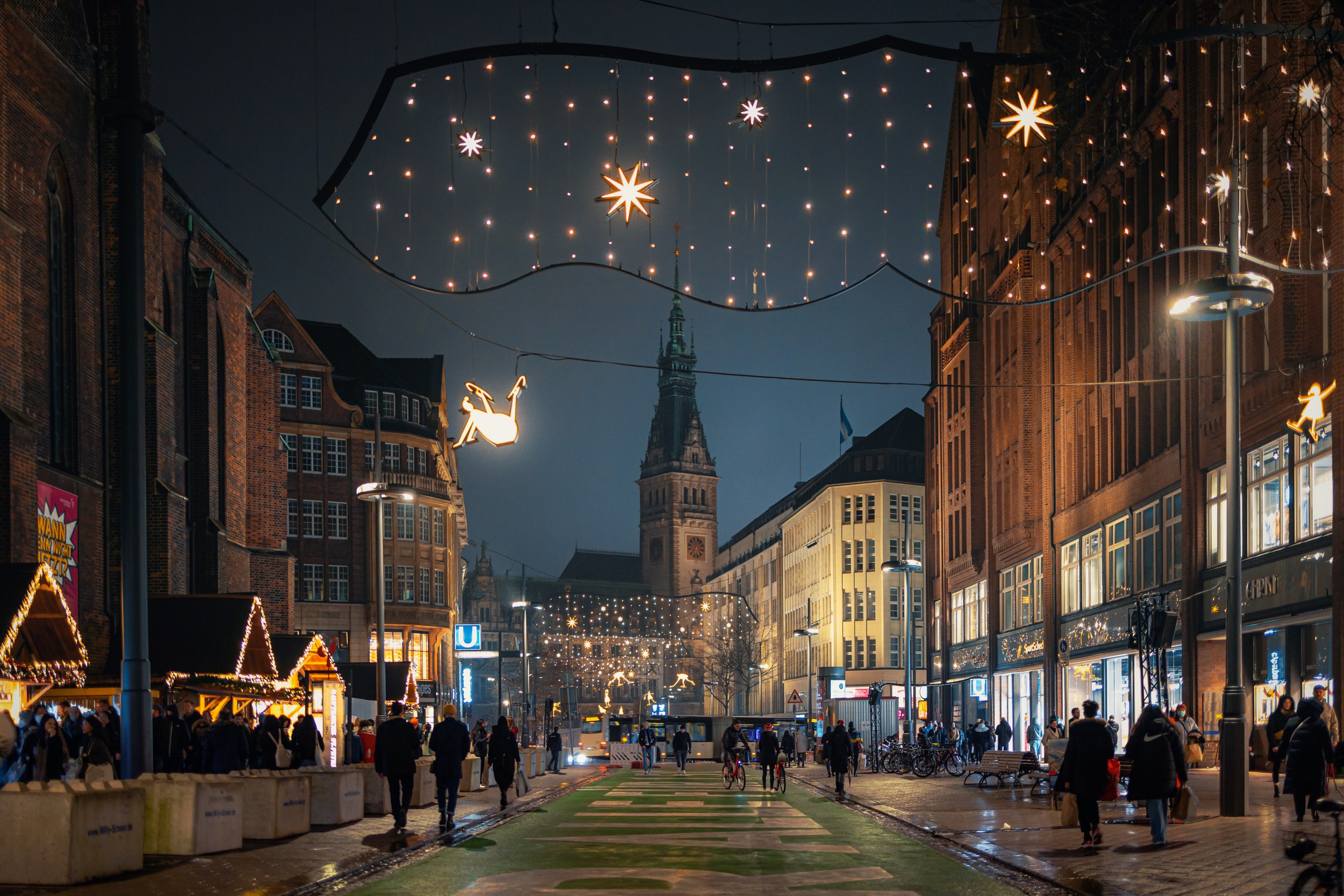 Weihnachtsbeleuchtung in der Mönckebergstraße